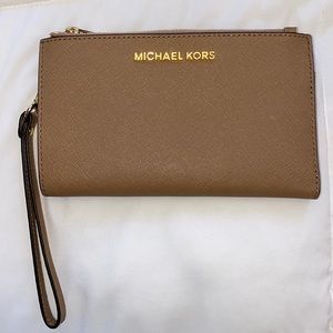 Michael Kors Wristlet Wallet